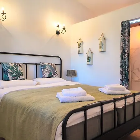 Casa La Alegria 37 Frühstückspension 3*